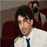 Insegnante di italiano, latino e storia, impartisce lezioni di latino e su richiesta di materie umanistiche in generale